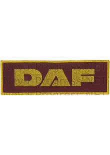 Шеврон для автомобиля (прямоугольник) DAF (ДАФ) - бордовый фон, желтый кант, оверлок